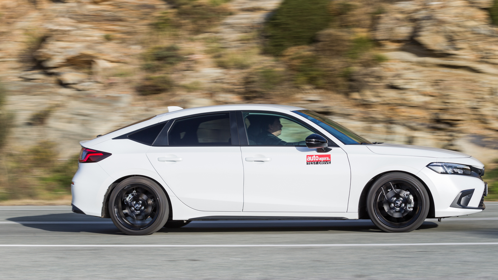 Honda Civic e:HEV: Υβριδικό και σπορτίφ με 184 ίππους